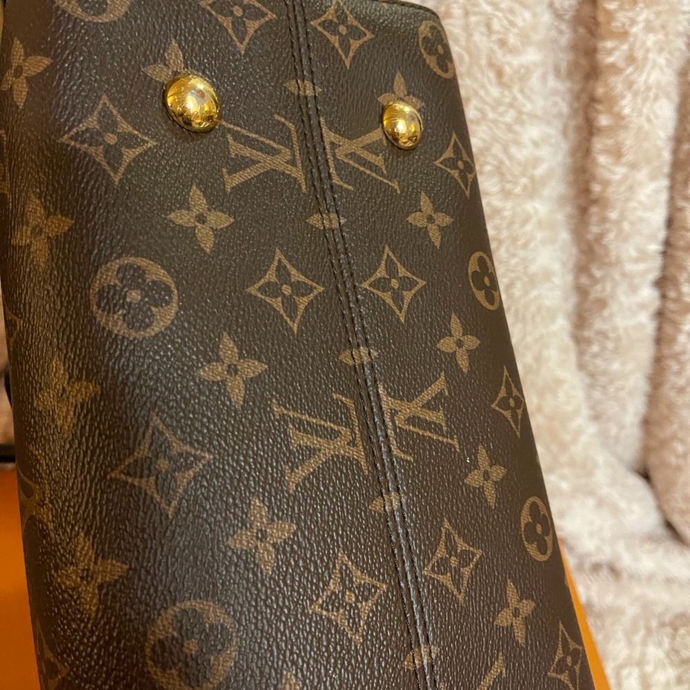 Louis Vuitton - Picture 8 of 8